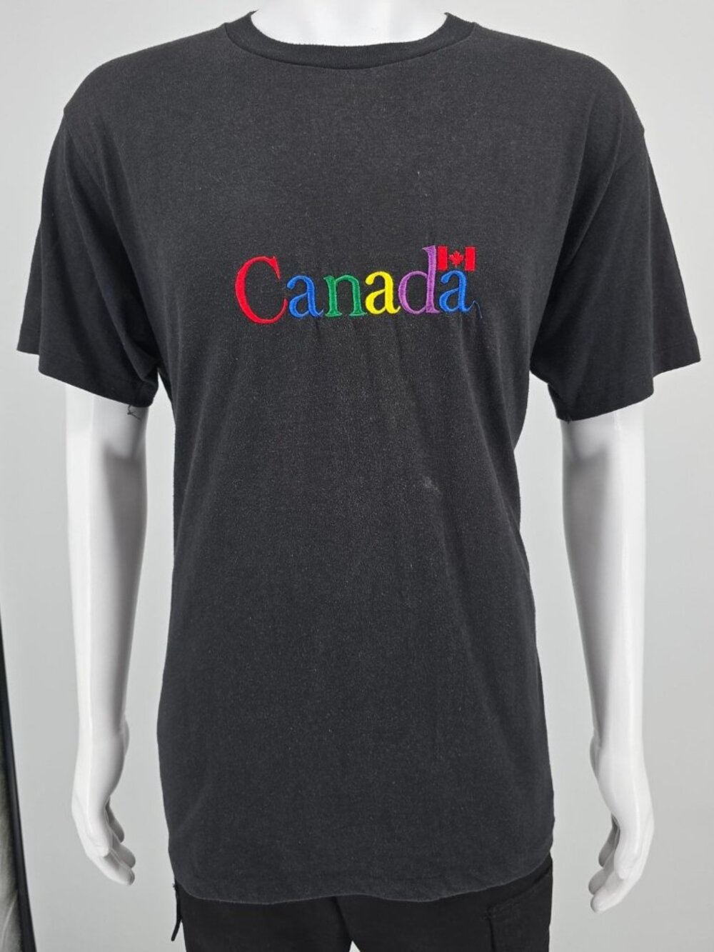 Vintage 1990s WAM "Canada" Rainbow Embroidered Souvenir T-Shirt (L/XL)